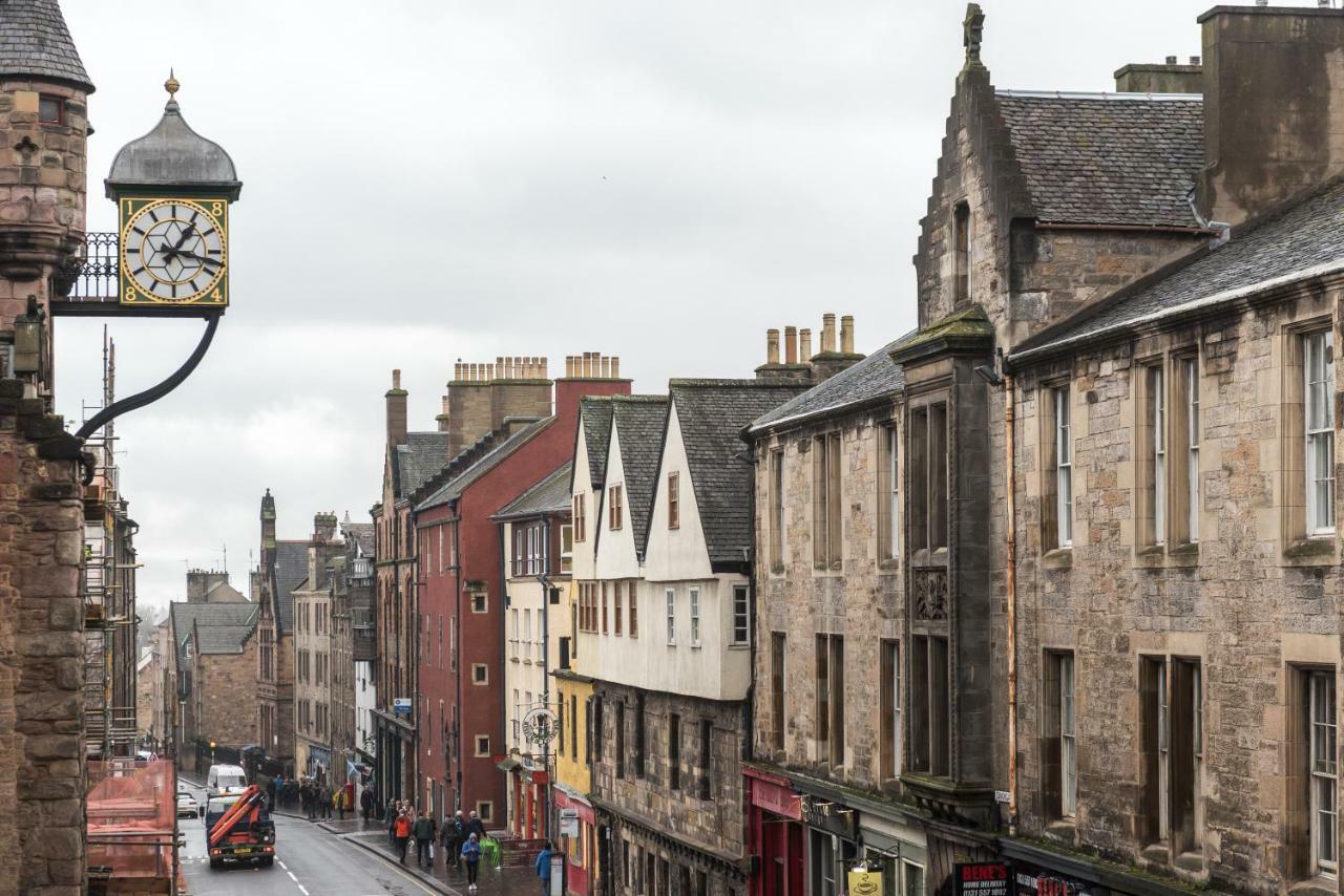 Sunny & Spacious Royal Mile Apt Dating From 1677 Edinburgh Exterior photo